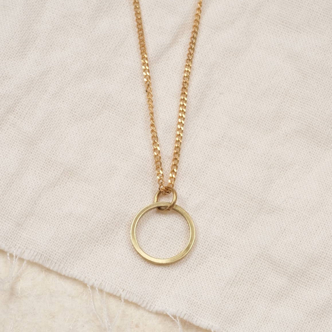 CIRCLE HALSKETTE // Messing Schmuck, Nachhaltig, Gold