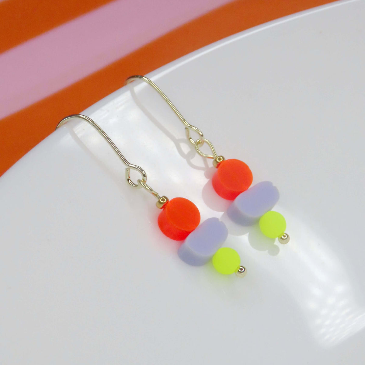 Color Treats Neon Ohrringe in Neonorange Lavendel und Neongelb