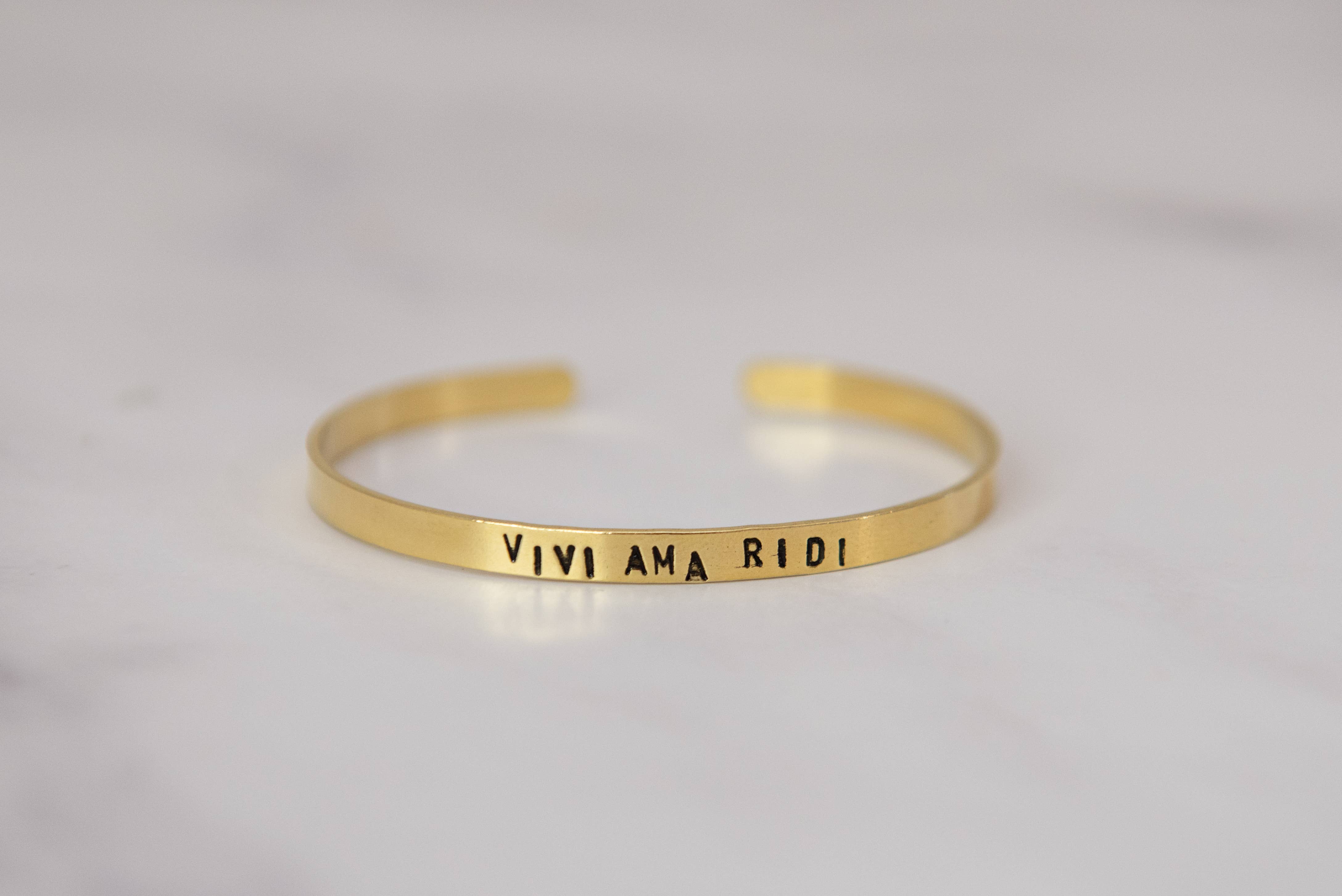 Feines Messing-Armband mit Gravur / vivi ama ridi / handgefertigt - Togethery
