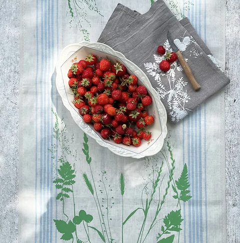 Leinen-Tischläufer / wild & gezähmt / Siebdruck / Maigrün