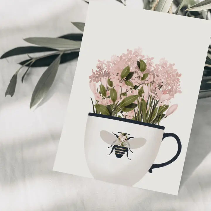 Postkarte / Tasse mit Rosa Blumen und Bienen