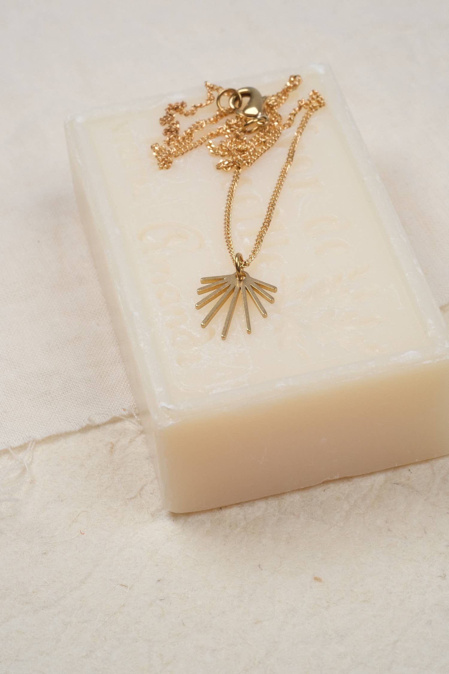 FELI HALSKETTE // Nachhaltig, Halsschmuck, Gold, Messing