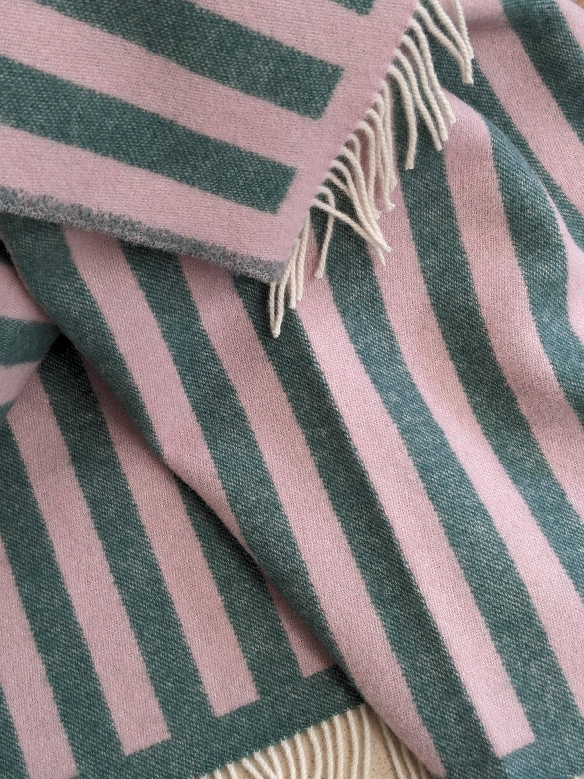 Wolldecke / Kuscheldecke STRIPES greenstone / rose - Togethery