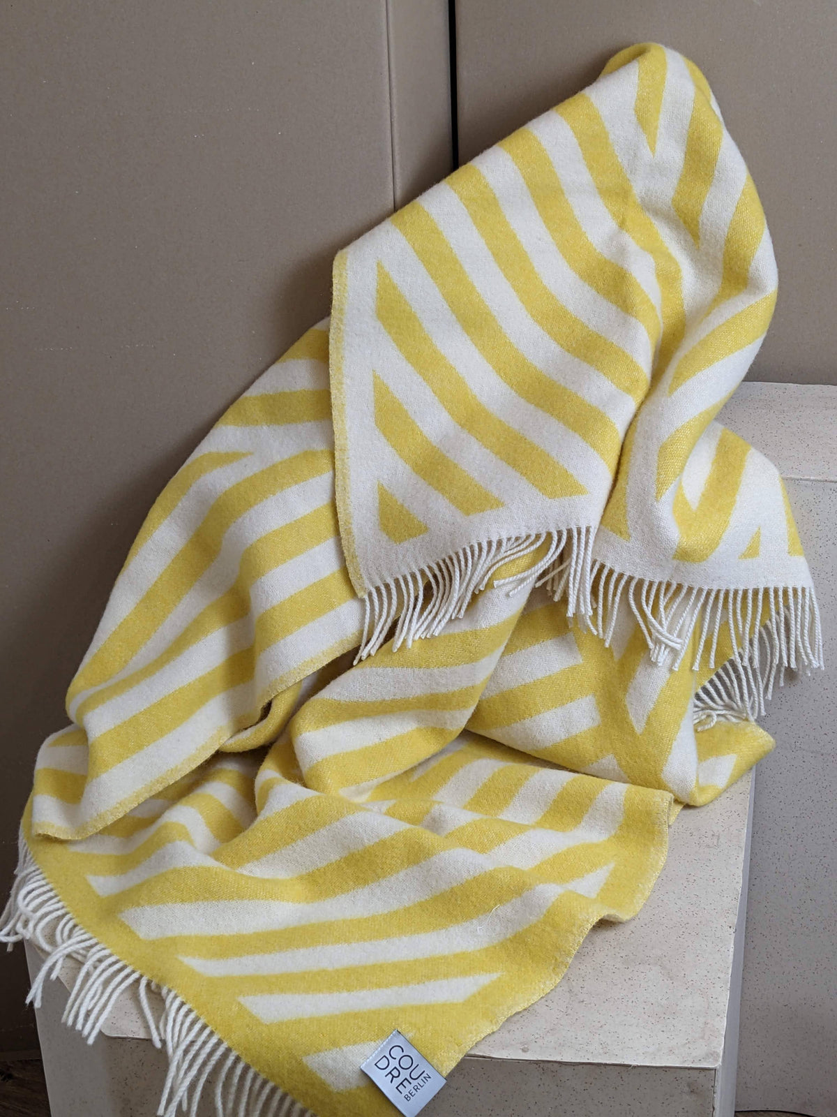 Wolldecke / Kuscheldecke FRANK lemon / off white - Togethery