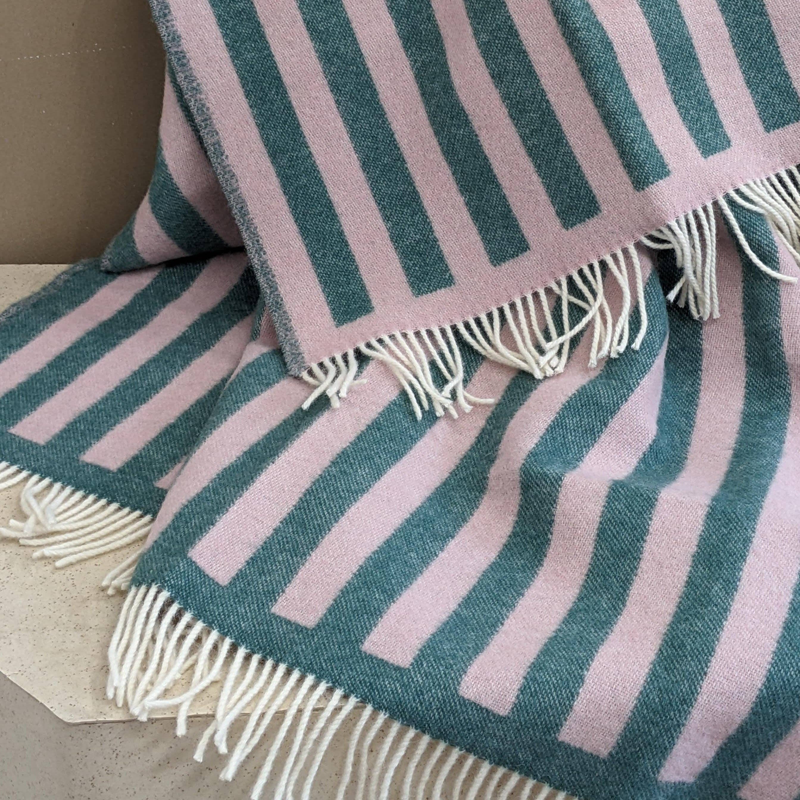 Wolldecke / Kuscheldecke STRIPES greenstone / rose - Togethery