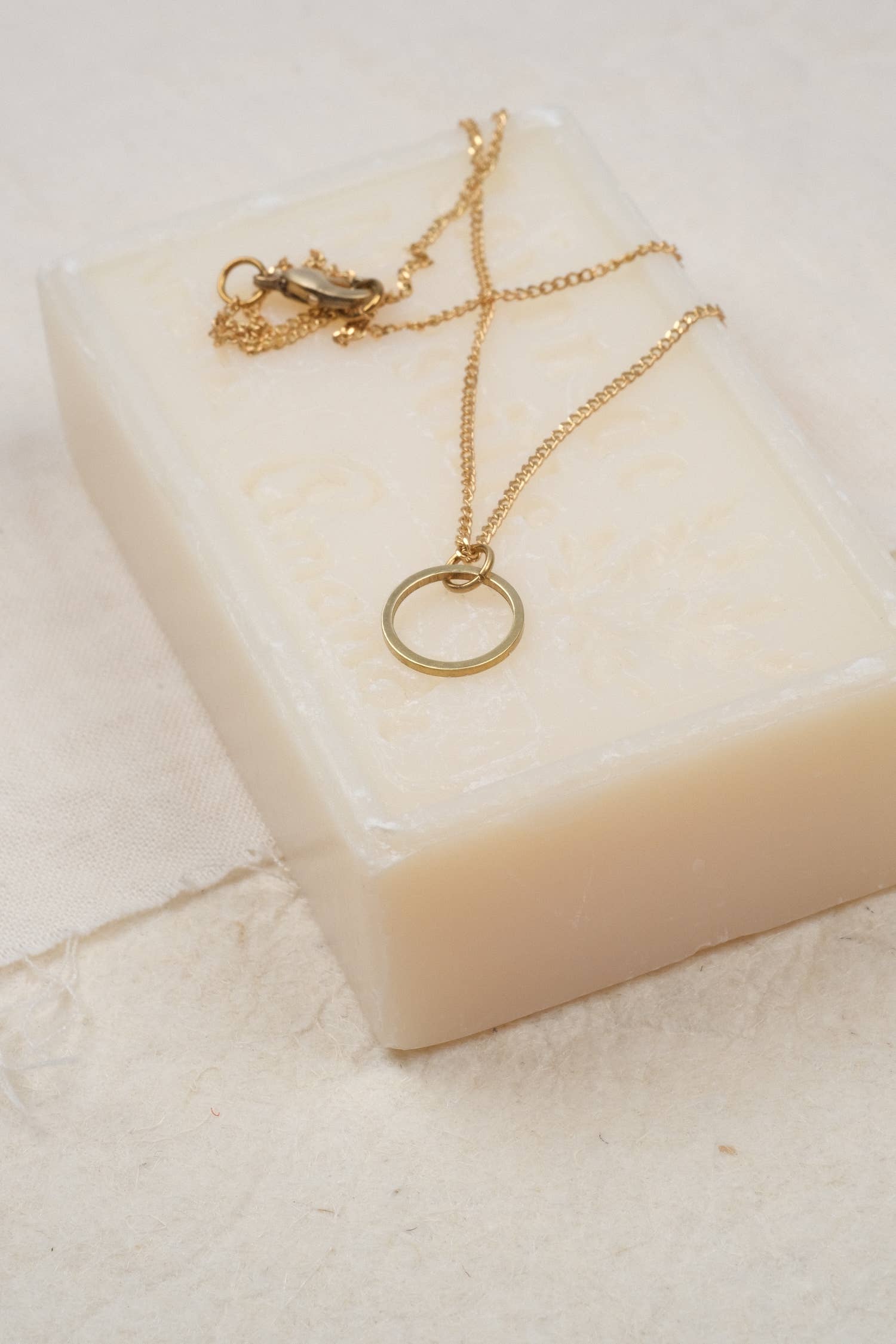 CIRCLE HALSKETTE // Messing Schmuck, Nachhaltig, Gold