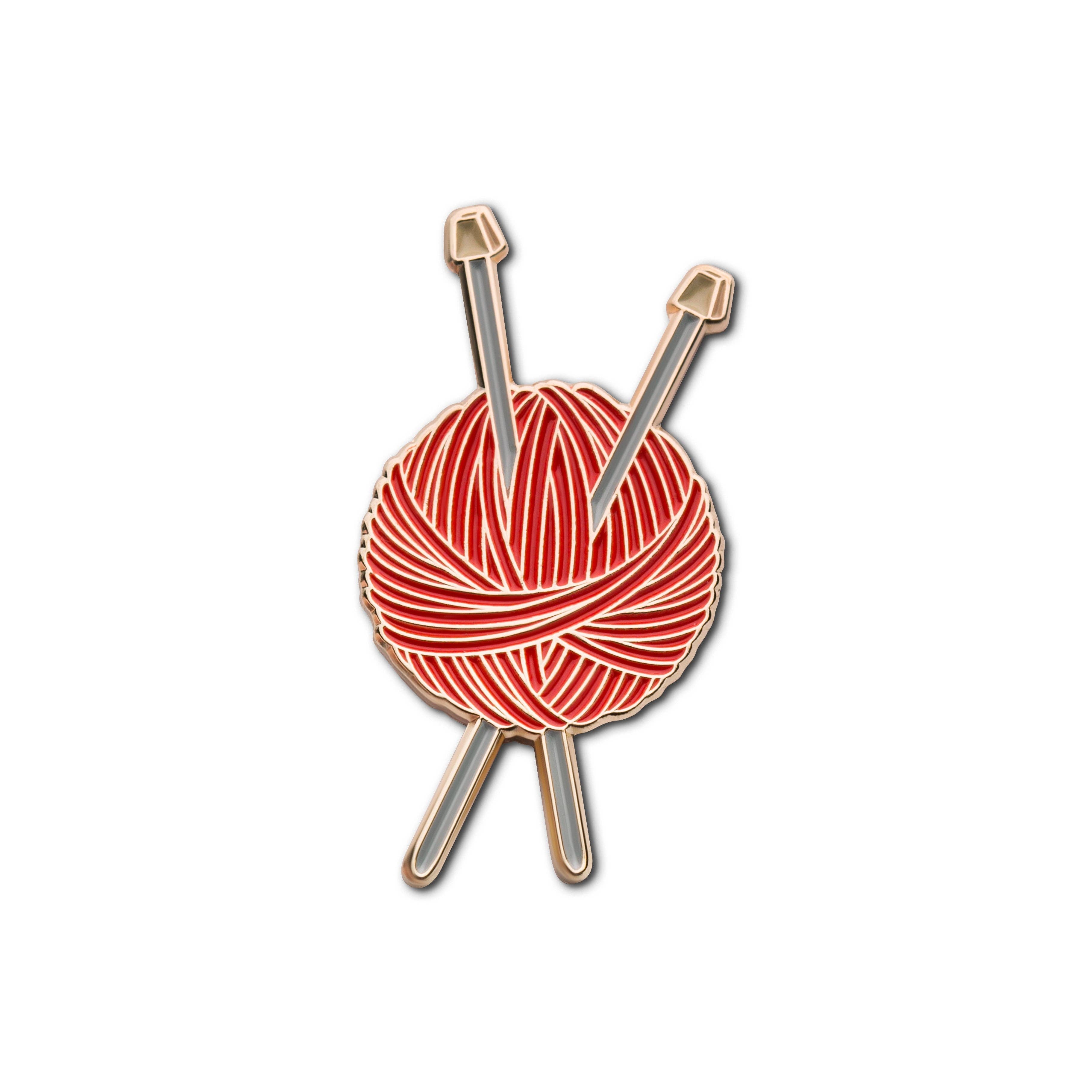 Dieser hochwertige Emaille-Pin feiert die Freude am Stricken