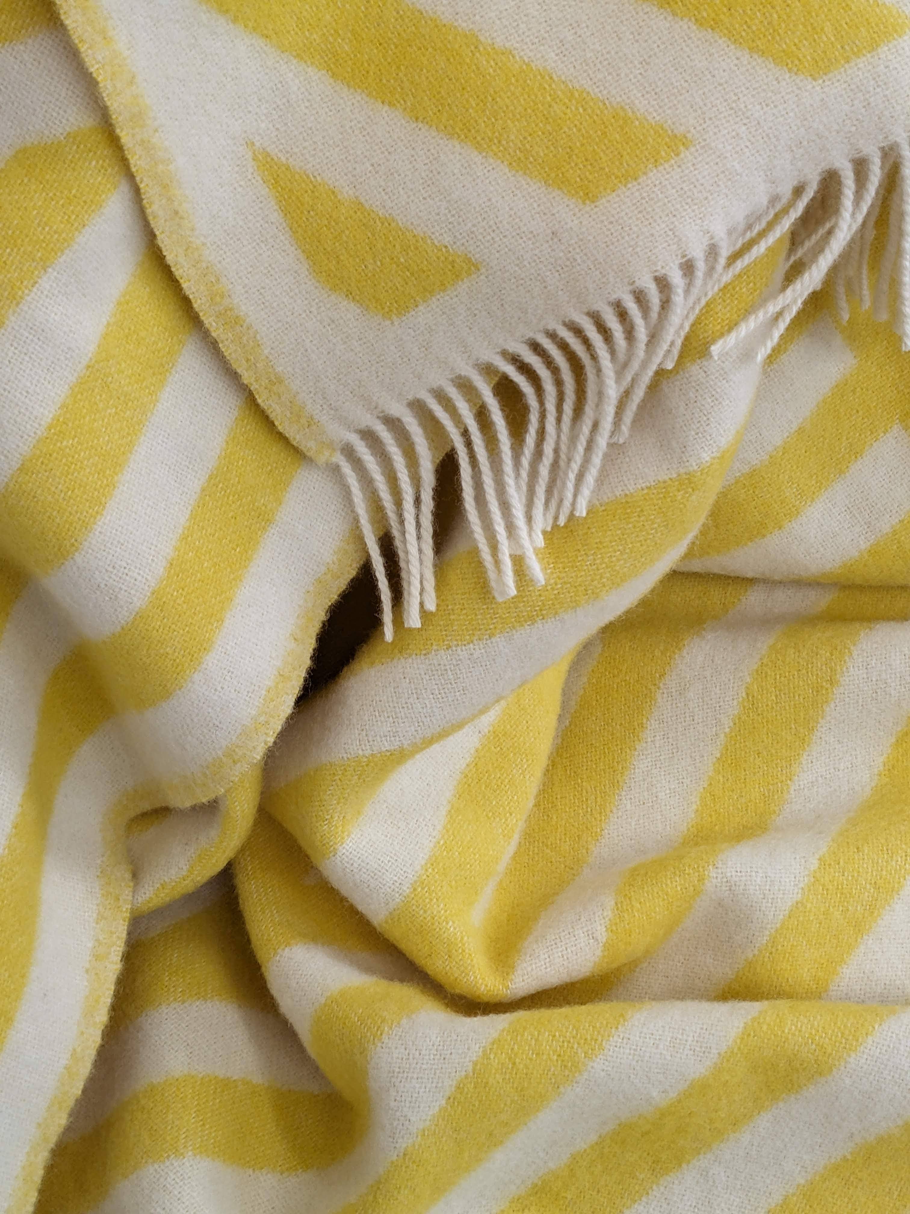 Wolldecke / Kuscheldecke FRANK lemon / off white - Togethery