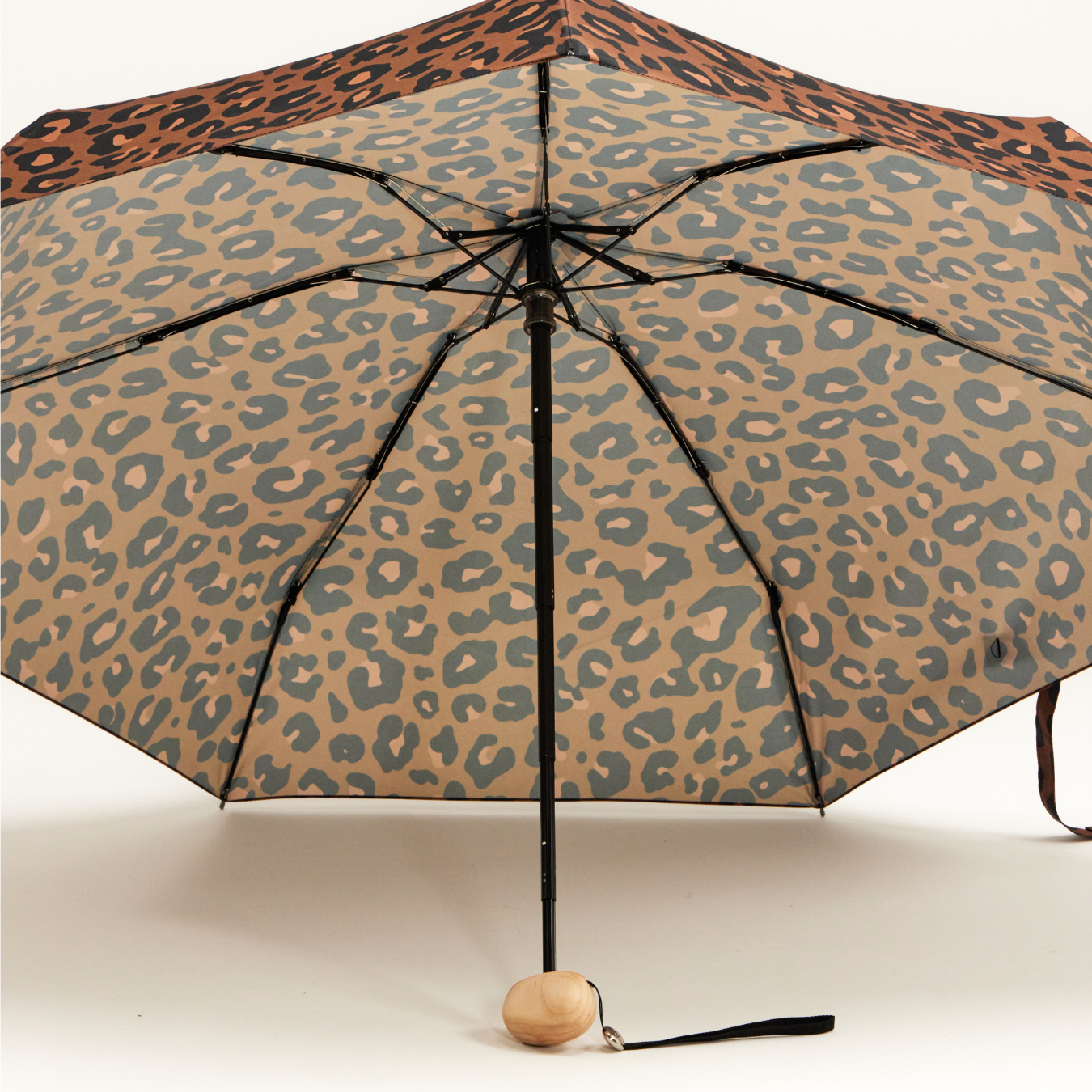 NEU! Nachhaltiger Kompakt-Mini-Regenschirm mit Leopardenmuster - Togethery