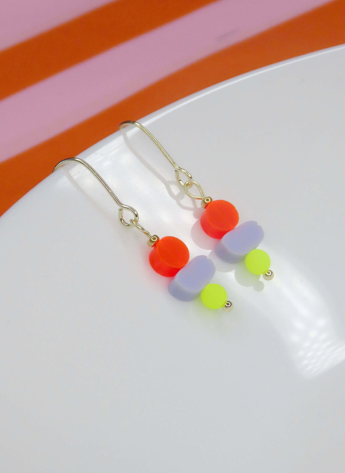 Color Treats Neon Ohrringe in Neonorange Lavendel und Neongelb