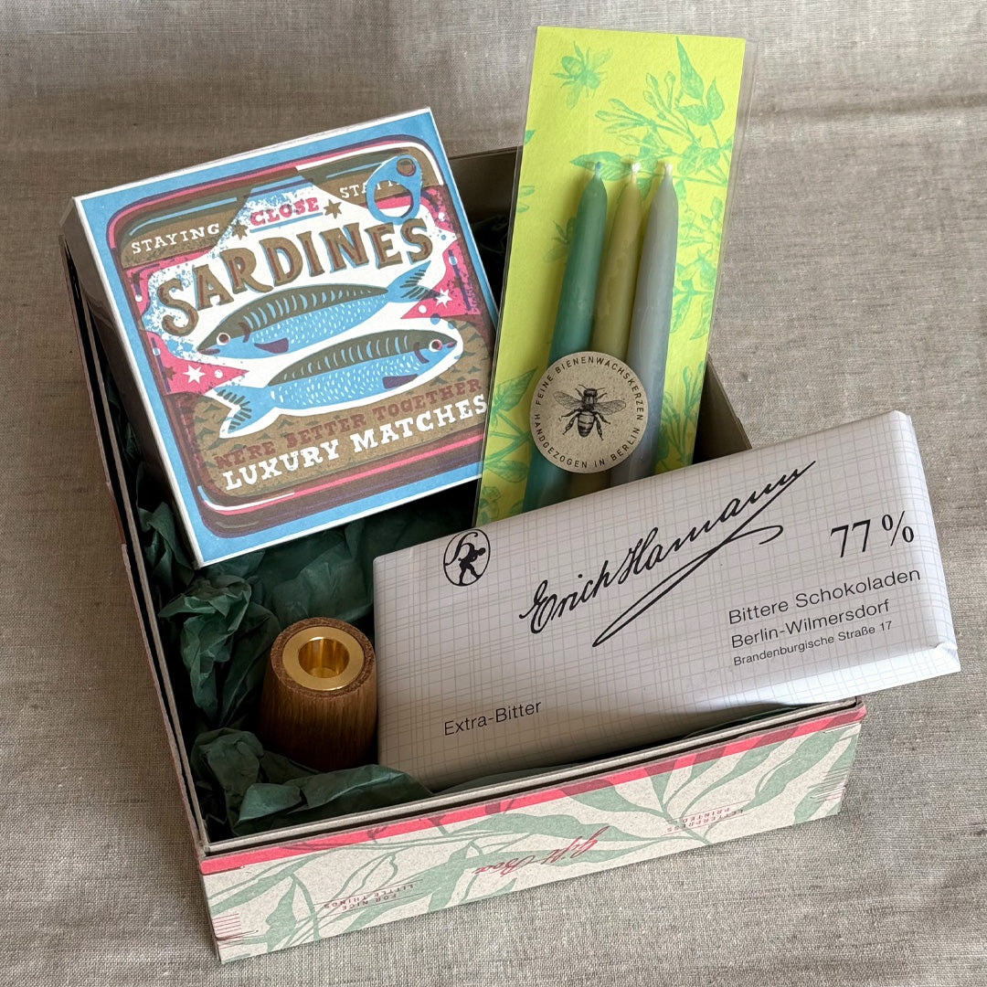 Geschenkbox / Bee Happy / better together / mit Bienenwachskerzen & Schokolade