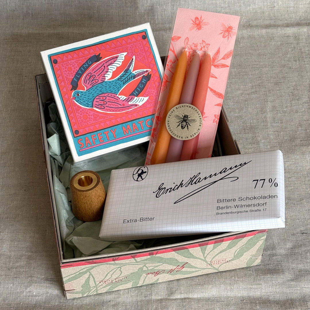 Geschenkbox / Bee Happy / flying high / mit Bienenwachskerzen & Schokolade
