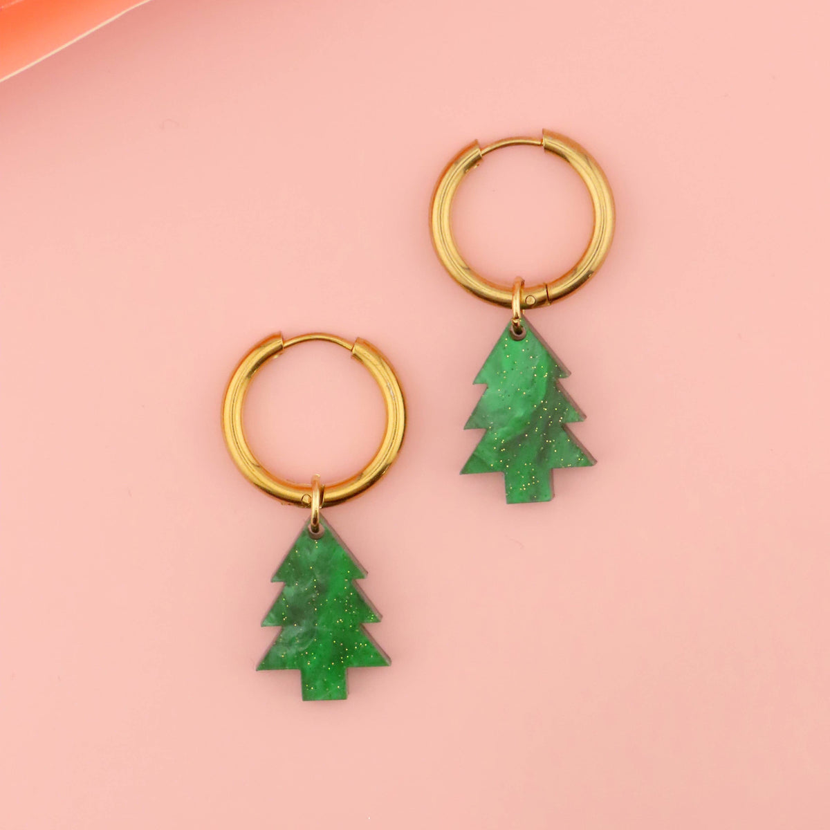 Tannenbaum Creolen in Tannengrün mit Glitzer und vergoldetem Edelstahl