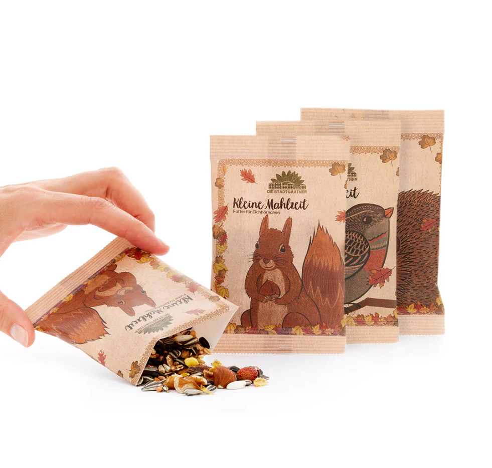 Kleine Mahlzeiten für Igel, Eichhörnchen und Vögel